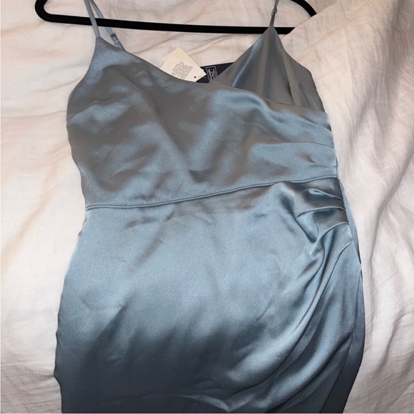 Elegant Blue Sleeveless Dress - Picture 5 of 5